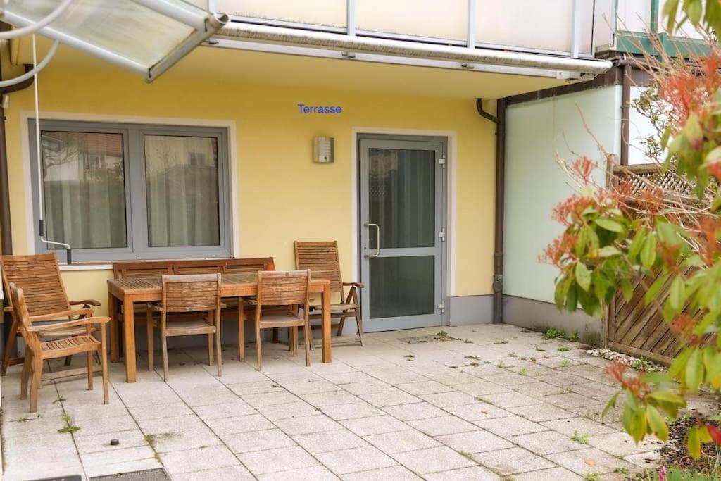 Freundliche Wohnung Mit Parkplatz Und Terrasse Neubrandenbourg Extérieur photo